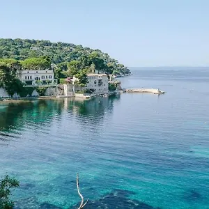 Rénové Avec Parking Et Terrasse à Village Èze
