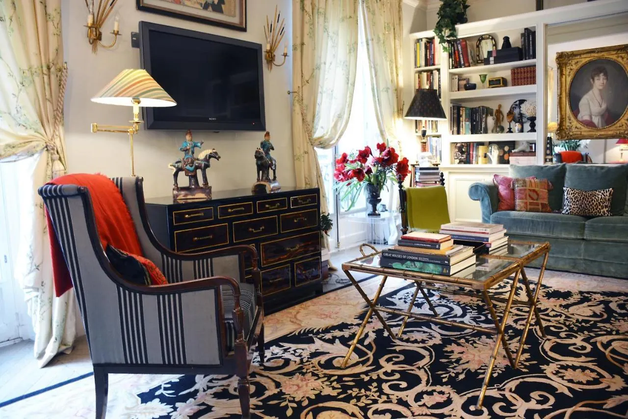 Alma-Eiffel Tower Apartment Paris France